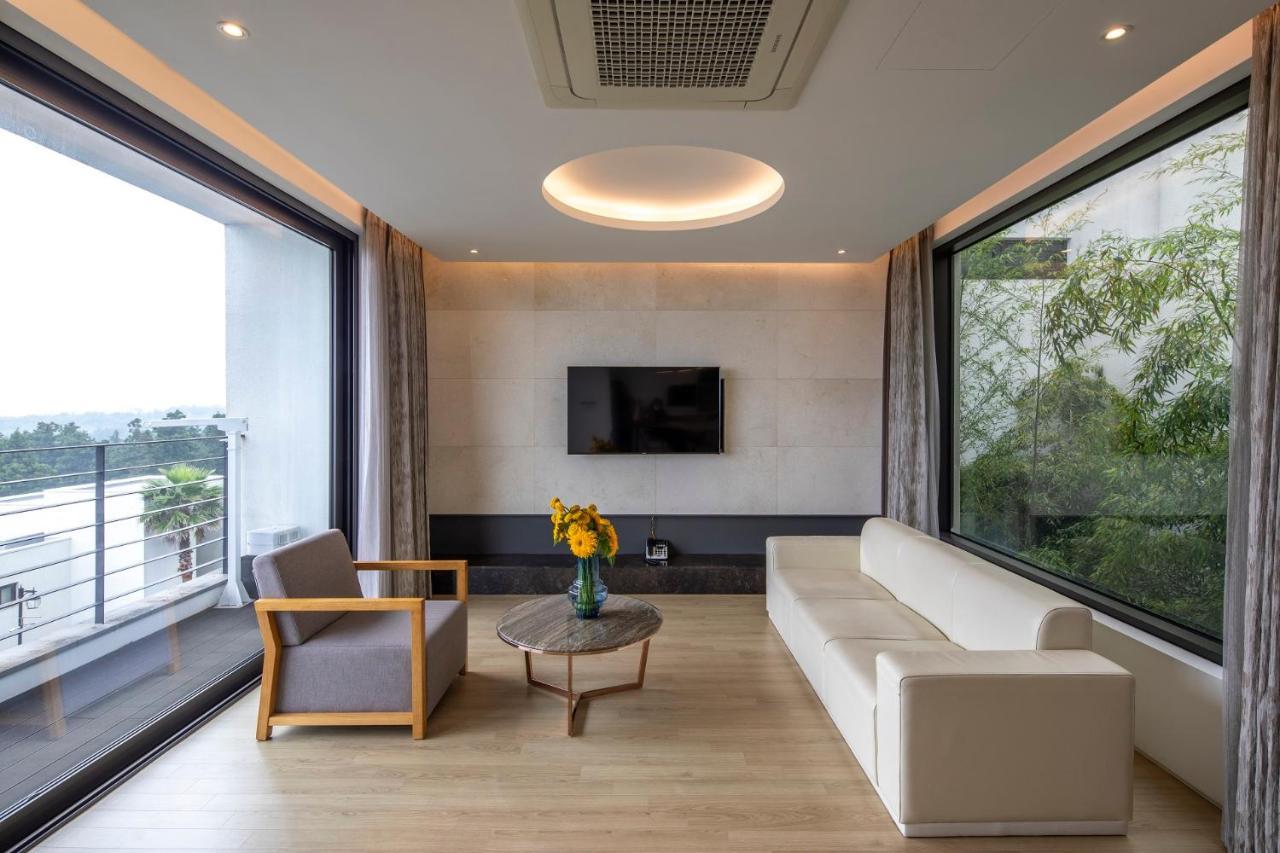 Velum Resort Seogwipo Bagian luar foto